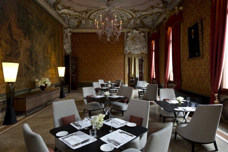 Aman Canal Grande Venice - Red Dining Room