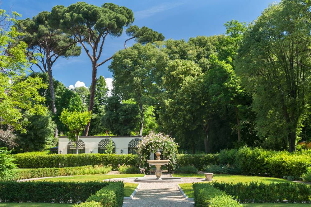 Four-Seasons-Hotel-Firenze-Della-Gherardesca-Garden-Path