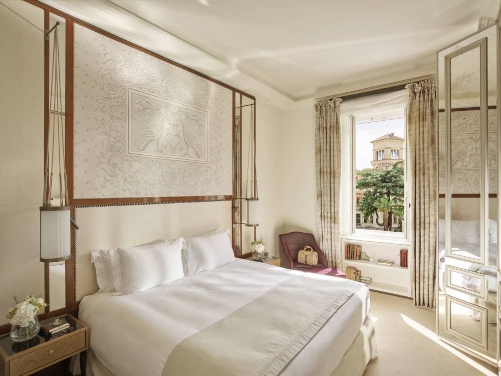 Hotel-Eden-Roma-Classic-suite-with-view-bedroom-new