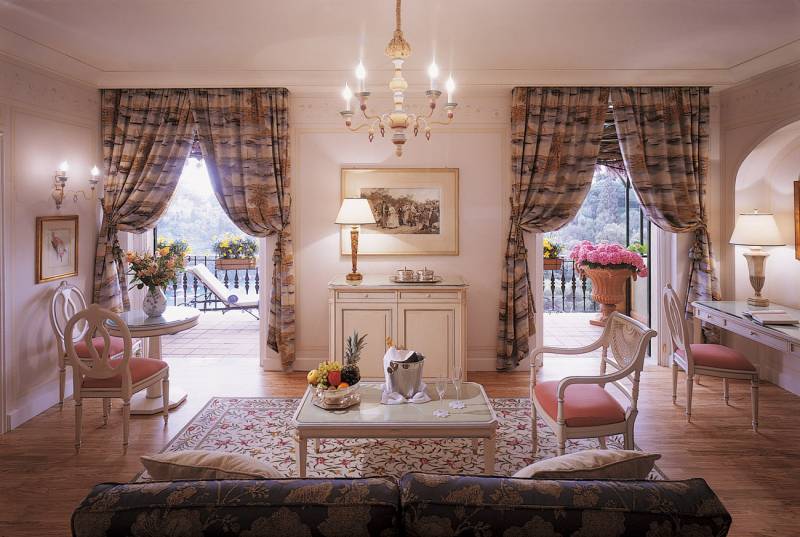Living area of the Presidential Suite at Hotel Splendido