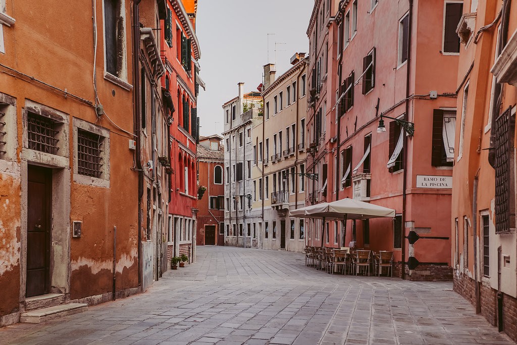 Venice Private Gondola Ride & Photographic Tour - Italian Allure Travel 