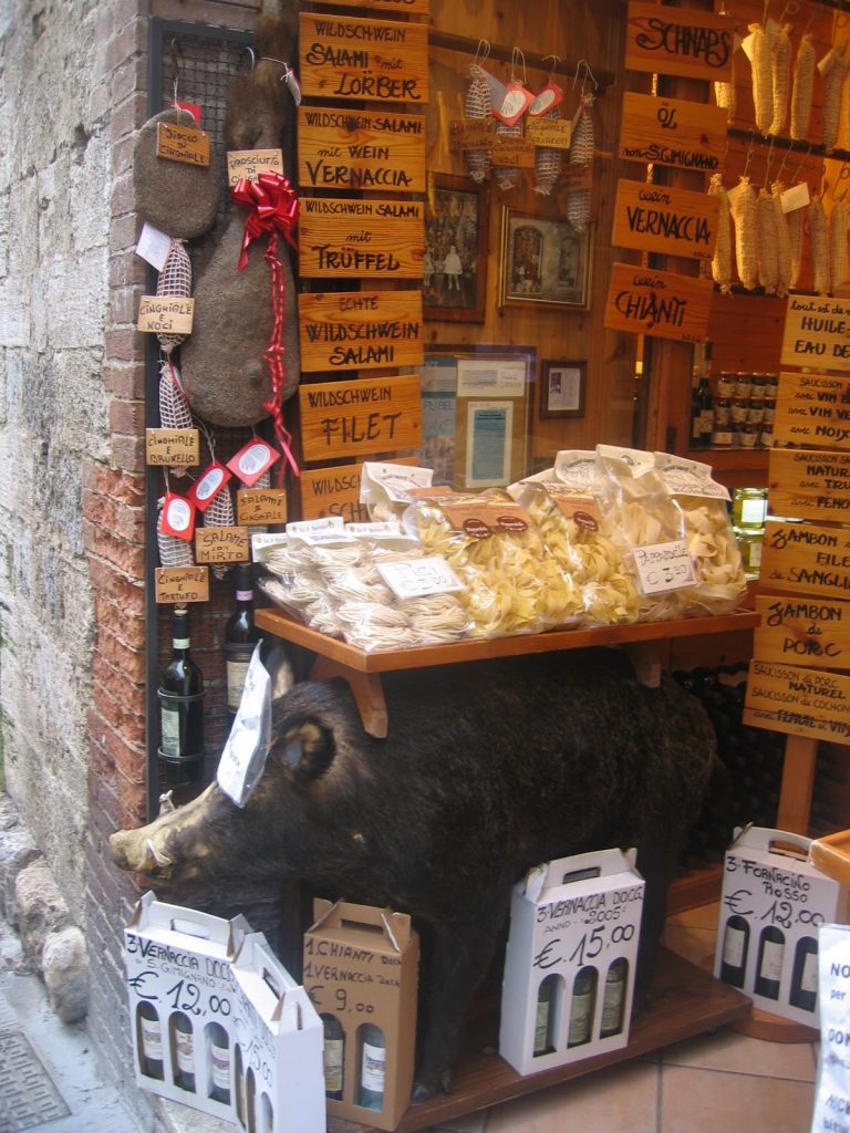 San Gimignano shops - private guided tours in Tuscany