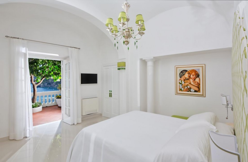 Exclusive private luxury suites in Positano for rent - info@italianalluretravel.com