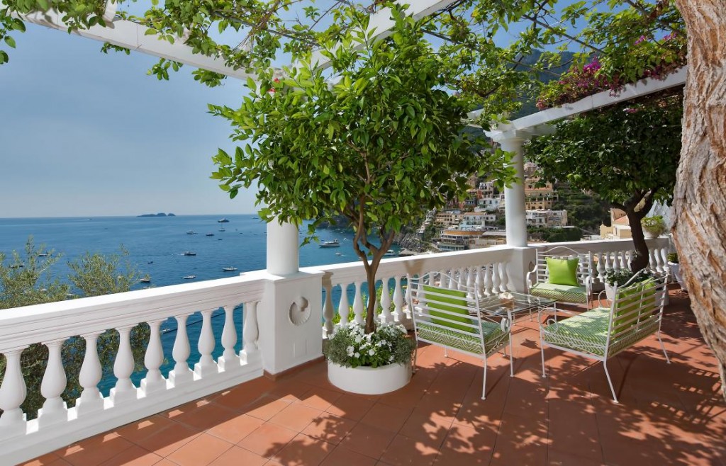 Three elegant luxury private suites for rent in the heart of Positano - info@italianalluretravel.com